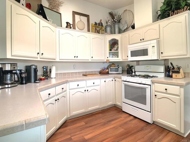 Detail Gallery Image 2 of 26 For 2003 Bayview Hts #105,  San Diego,  CA 92105 - 3 Beds | 2 Baths
