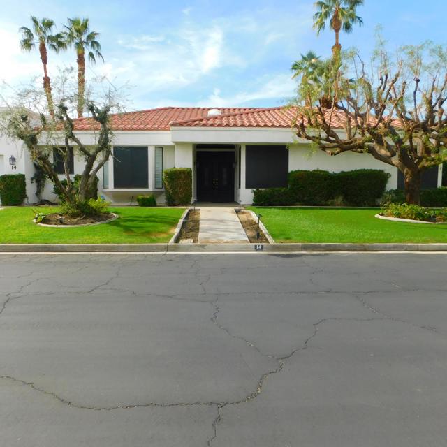 14 Mission Palms W Drive, Rancho Mirage CA: https://media.crmls.org/mediaz/350f8493-d645-433e-8f9c-3c3b7a97ee8e.jpg