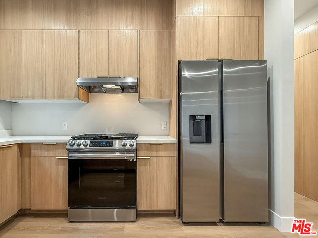 150 N Arnaz Drive, Beverly Hills CA: https://media.crmls.org/mediaz/350f910c-f404-49e8-8e5f-cd611682cc35.jpg