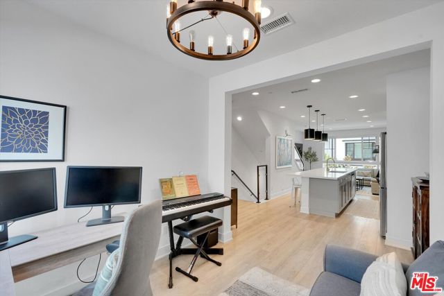 2927 Exposition Place, Los Angeles CA: https://media.crmls.org/mediaz/350f9689-6b90-48c9-8e80-0a00d93c5e55.jpg