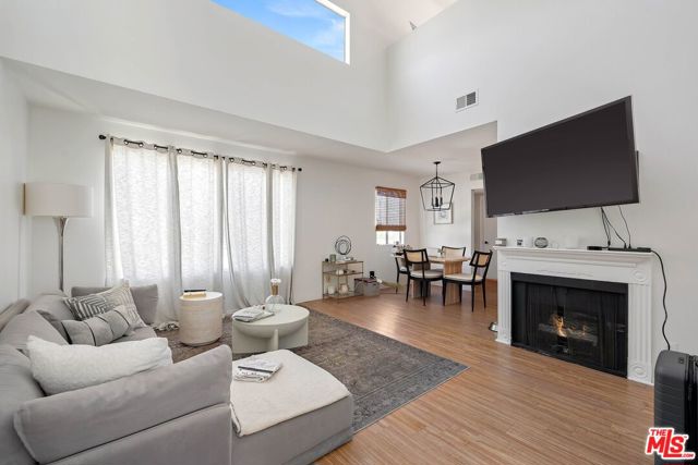 14455 Dickens Street photo 2