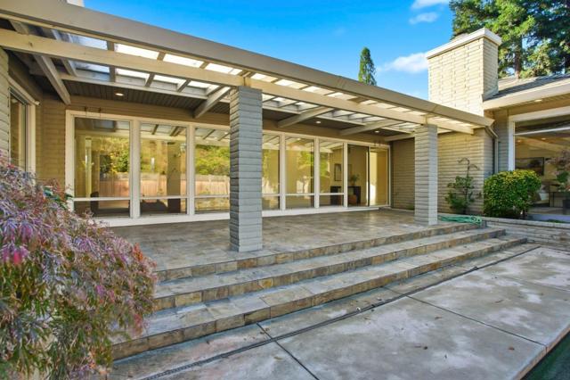 3895 Fair Oaks Boulevard, Sacramento CA: https://media.crmls.org/mediaz/350fb71c-464f-4dab-9918-760c834b42d8.jpg