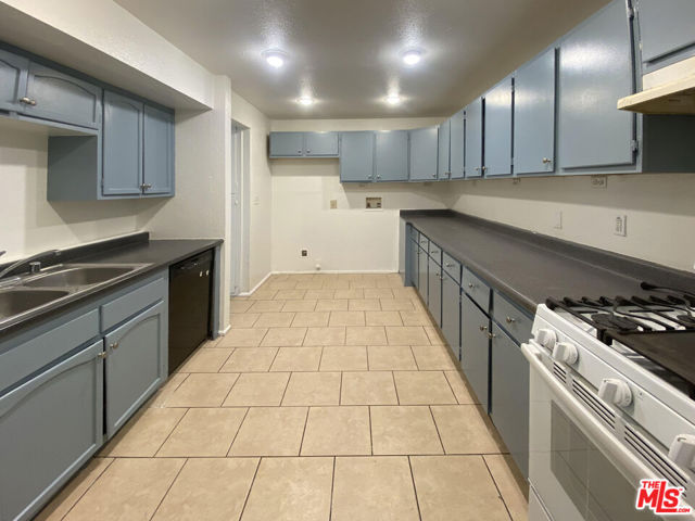 38869 Juniper Tree Road, Palmdale CA: https://media.crmls.org/mediaz/350fdc78-fa8e-4c35-9b3b-f1485564e079.jpg