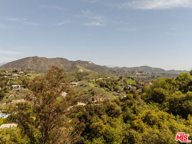 6894 Pacific View Drive, Los Angeles CA: https://media.crmls.org/mediaz/350ff9ee-8da3-4fa3-8c7e-9b9c5c417f31.jpg