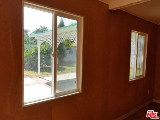 11059 CALIFA Street photo 27