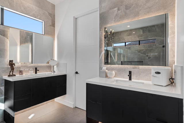 161 Holliday Way, Palm Springs CA: https://media.crmls.org/mediaz/3510a946-fead-4f19-8c10-dcfa7856ba96.jpg