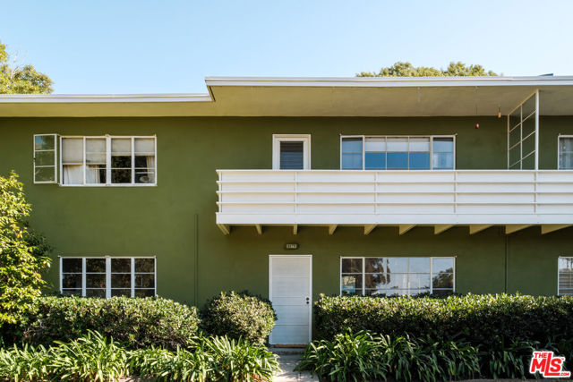 5273 Village, Los Angeles CA: https://media.crmls.org/mediaz/3510e65d-f1d2-47fb-84c8-262c95032797.jpg