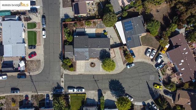 1651 Michael Dr, Pinole CA: https://media.crmls.org/mediaz/35110989-1812-41ad-afa0-e6581411a00a.jpg