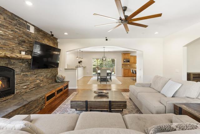 6433 Dehesa Road, El Cajon CA: https://media.crmls.org/mediaz/351138d7-8c41-4317-81e6-70d159415371.jpg