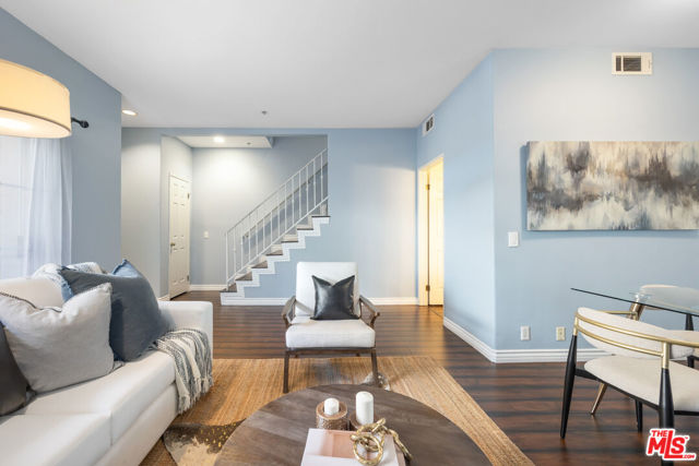 14365 Foothill Boulevard, Sylmar CA: https://media.crmls.org/mediaz/35116440-1f1b-4f63-b1aa-c6923840c0dc.jpg