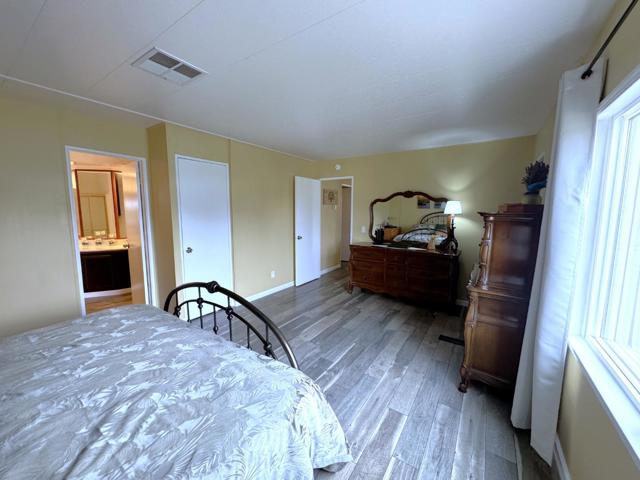 15 Dolphin Court, Half Moon Bay CA: https://media.crmls.org/mediaz/35117e4f-02fe-477e-b7cc-f03d38f7c66e.jpg