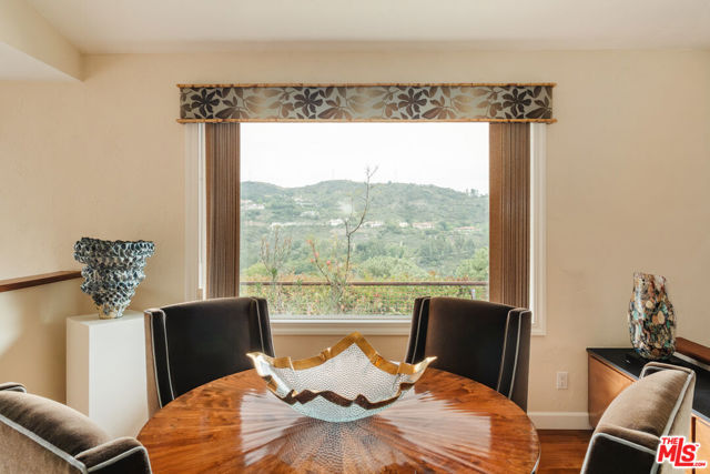 2208 Westridge Road, Los Angeles CA: https://media.crmls.org/mediaz/3511e810-d3fe-467d-b08f-1af351e373ee.jpg