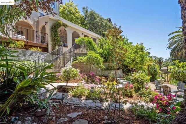 6051 MARGARIDO Dr, Oakland CA: https://media.crmls.org/mediaz/3512e076-3316-45f0-baa7-704fcf13f87e.jpg
