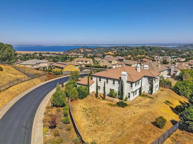 2791 Giorno Way, El Dorado Hills CA: https://media.crmls.org/mediaz/3512fd2e-2cbc-4156-a425-a787b06c6f9c.jpg