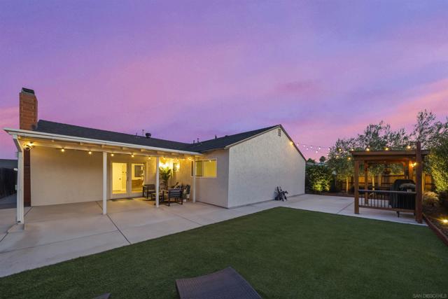 9480 Avenida Acero, Spring Valley CA: https://media.crmls.org/mediaz/3512fd87-5601-4243-8db6-2c3bf4da1cdb.jpg