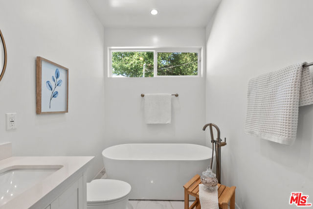 16820 Mccormick Street, Encino CA: https://media.crmls.org/mediaz/351310b0-dbb2-47e2-b351-df8becff9707.jpg