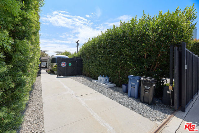 1 Bed Home for Sale in Los Angeles, California