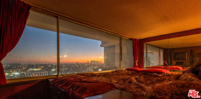 8787 Shoreham Drive, West Hollywood CA: https://media.crmls.org/mediaz/35132fd7-ad52-46fd-a50c-ad0c3ce08c03.jpg