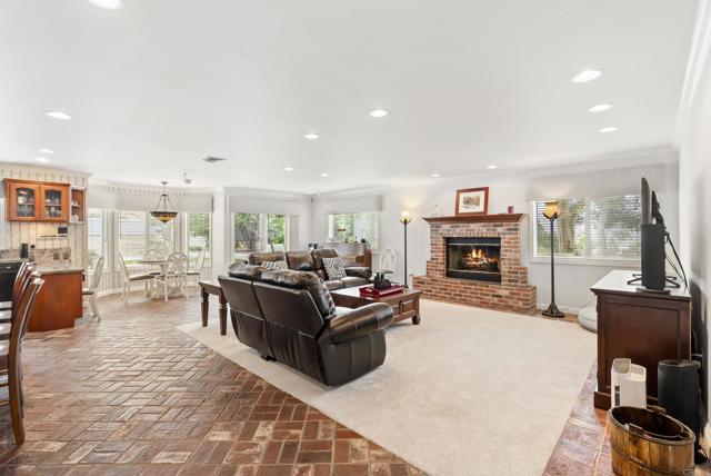 11984 Paseo Fuerte, El Cajon CA: https://media.crmls.org/mediaz/35137561-bc05-424d-a88e-a6ef6df3d973.jpg