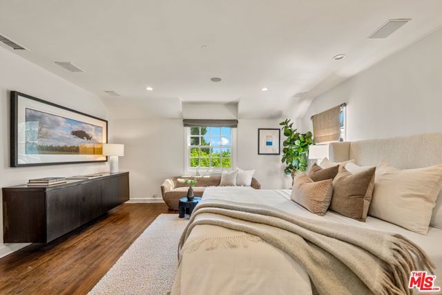 8023 Hemet Place, Los Angeles CA: https://media.crmls.org/mediaz/3513e770-4253-4019-8e47-21d532107323.jpg
