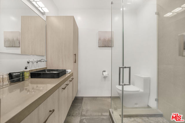 5304 Louise Avenue, Encino CA: https://media.crmls.org/mediaz/35140cd1-b15e-497f-a2e8-da07ae5f3b4d.jpg