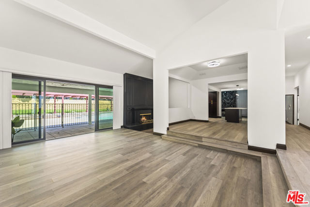 9724 Bothwell Road, Northridge CA: https://media.crmls.org/mediaz/35151a40-7c12-4e09-a990-c9bf467cda53.jpg