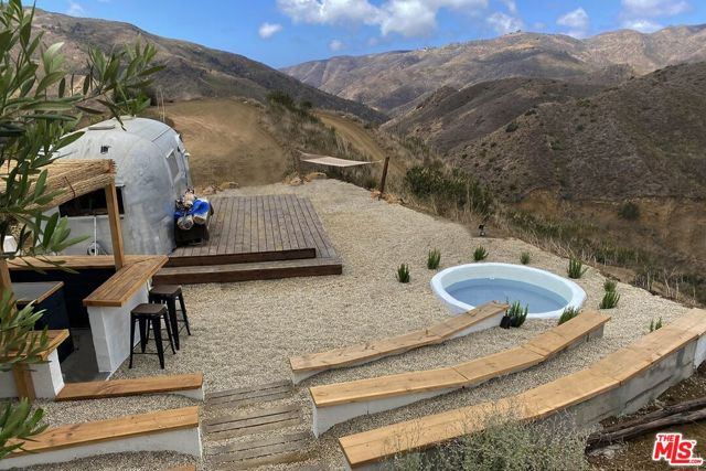 34550 Mulholland Highway, Malibu CA: https://media.crmls.org/mediaz/3515eaef-8fbb-4024-a60b-a1e158d7920b.jpg