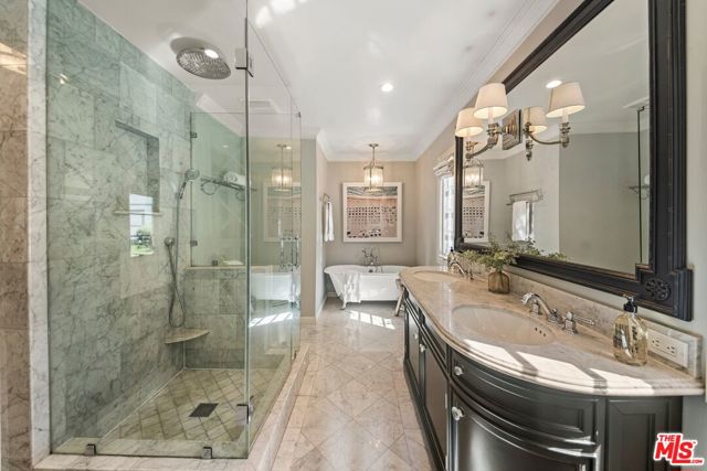 2107 Coldwater Canyon Drive, Beverly Hills CA: https://media.crmls.org/mediaz/35160858-0a60-4a03-b766-de50776550f0.jpg