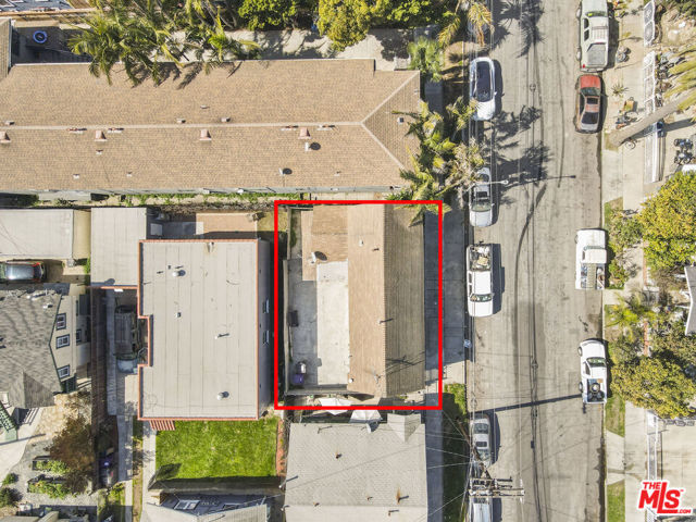 1060 E 6th Street, Long Beach CA: https://media.crmls.org/mediaz/35164aae-c938-4eca-971f-a6b7ea9c26a1.jpg