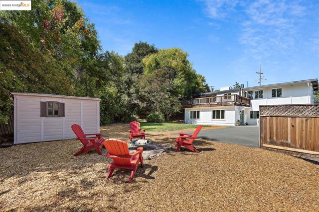 2871 Stephen Dr, Richmond CA: https://media.crmls.org/mediaz/3516845d-f345-453a-a8e5-9416a1403e40.jpg