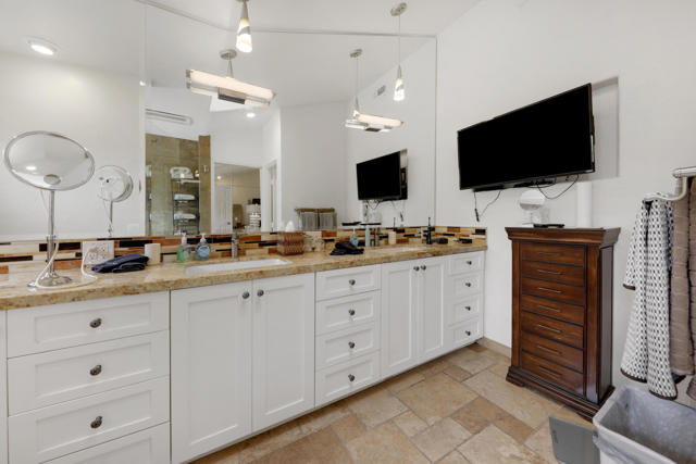139 Blue River Drive, Palm Desert, CA 92211
