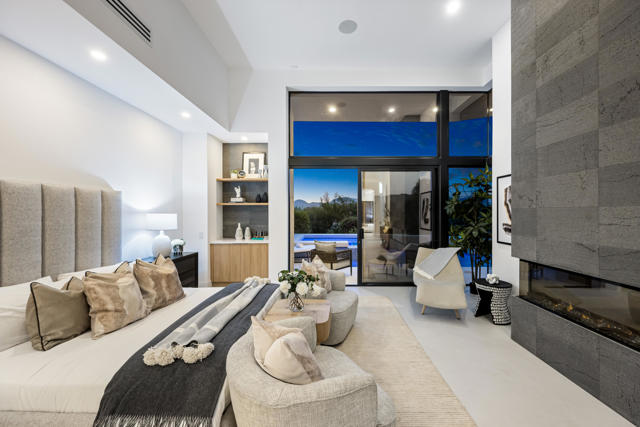 160 Kiva Drive, Palm Desert CA: https://media.crmls.org/mediaz/35169447-d904-42a0-9418-c6e7fa422d7d.jpg