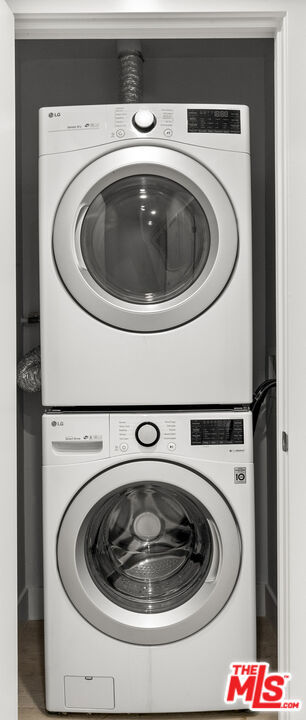 https://media.crmls.org/mediaz/3516d96b-c60d-4aa8-8096-a83c53672c83.jpg?preset=X-Large