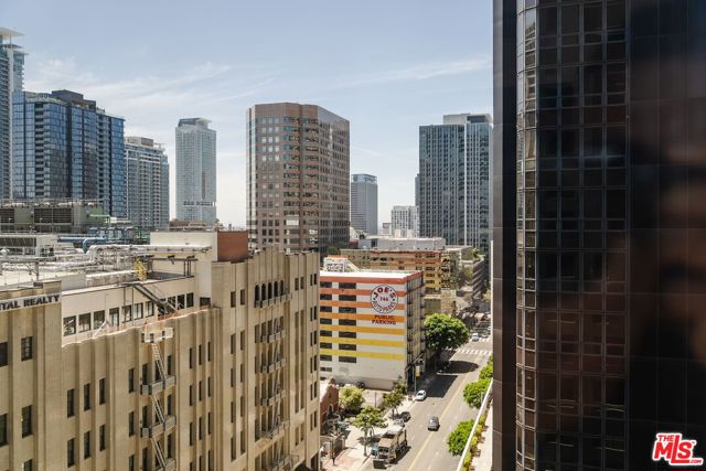 655 S Hope Street, Los Angeles CA: https://media.crmls.org/mediaz/351727e4-d91d-48f6-8ce6-d19d58d7b324.jpg