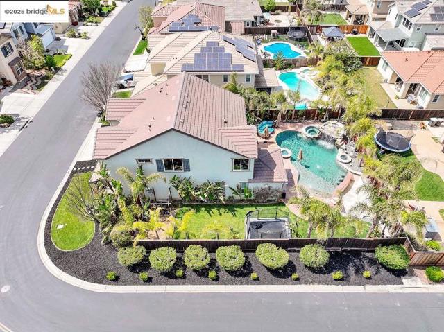 8065 Westport Circle, Discovery Bay CA: https://media.crmls.org/mediaz/3517af94-c747-4817-b1c4-79f83743a327.jpg