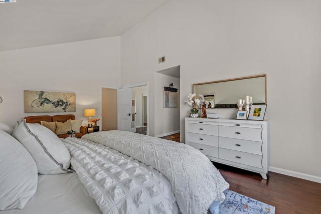 Image 21 of 42 For 45421 Parkmeadow Dr