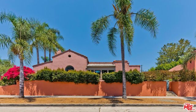 100 N Arden Boulevard, Los Angeles CA: https://media.crmls.org/mediaz/3517c78a-5156-49d4-b5cb-4ffb0ce8b81a.jpg