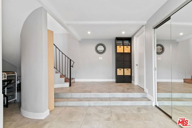436 Levering Avenue, Los Angeles CA: https://media.crmls.org/mediaz/3517f87c-7b12-4698-9d9d-d9007267e5de.jpg