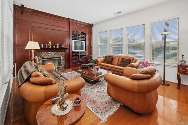 Detail Gallery Image 9 of 45 For 3971 via Cangrejo, San Diego,  CA 92130 - 4 Beds | 3 Baths