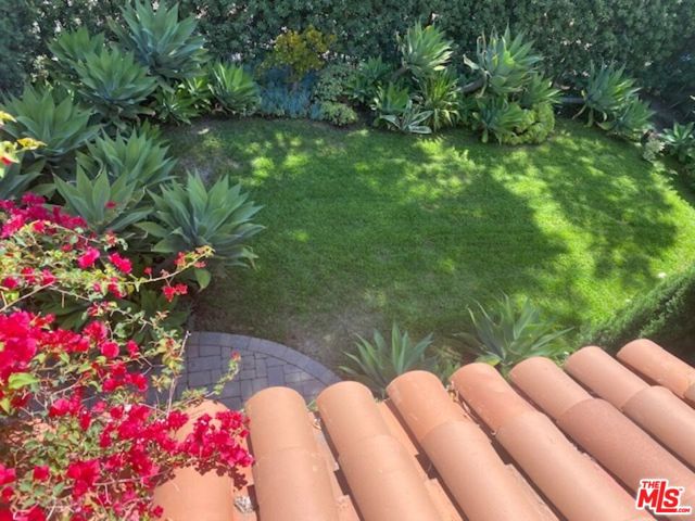 745 -747 1/4 N Hayworth Avenue, Los Angeles CA: https://media.crmls.org/mediaz/3518bed2-46e7-453f-9957-43eca05df297.jpg