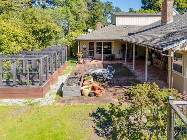 680 Fairway Circle, Hillsborough CA: https://media.crmls.org/mediaz/351913de-2d7c-4294-b214-105efb577dfb.jpg