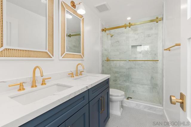 551 Orange Ave, Coronado CA: https://media.crmls.org/mediaz/35195042-4a98-4b06-9a32-1943229db017.jpg