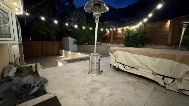 38526 Canyon Heights Drive, Fremont CA: https://media.crmls.org/mediaz/3519c41a-f190-43ce-8587-94f9d9c81be1.jpg