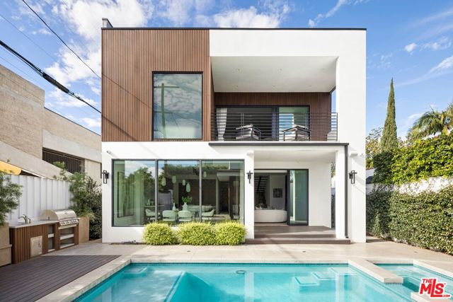 714 N La Jolla Avenue, Los Angeles CA: https://media.crmls.org/mediaz/3519f080-1fd9-41dc-93e6-ff76774578c7.jpg