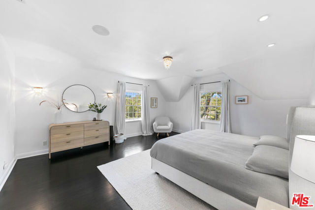 10736 Le Conte Avenue, Los Angeles CA: https://media.crmls.org/mediaz/351a159e-ed4d-4101-be29-b58a5083d4c4.jpg