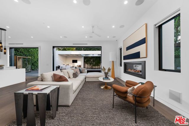1609 N Stanley Avenue, Los Angeles CA: https://media.crmls.org/mediaz/351a2c09-a96b-4e21-a1bb-92f7dc686b28.jpg