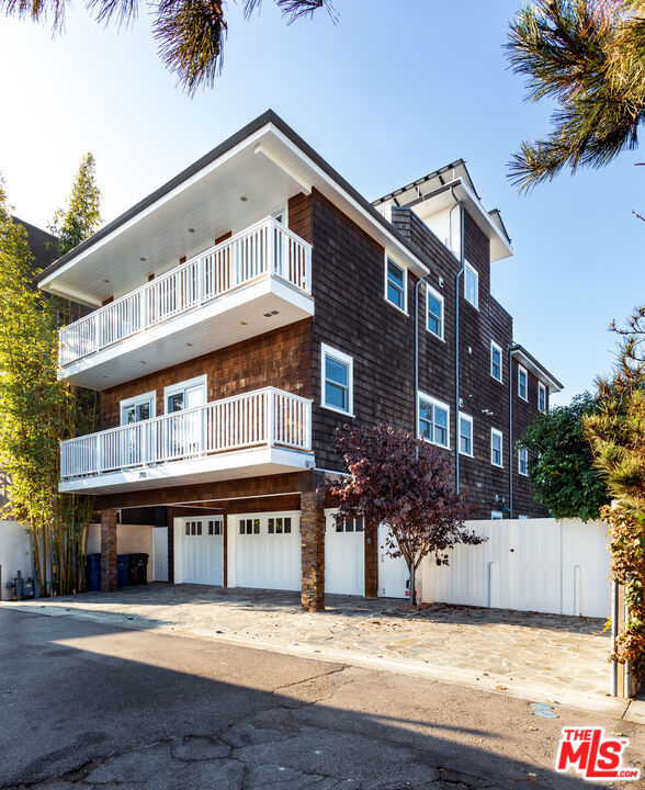 702 Pacific Ave., Venice CA: https://media.crmls.org/mediaz/351a9ca1-3e0f-4adb-bdca-35bc8a8f9fb4.jpg