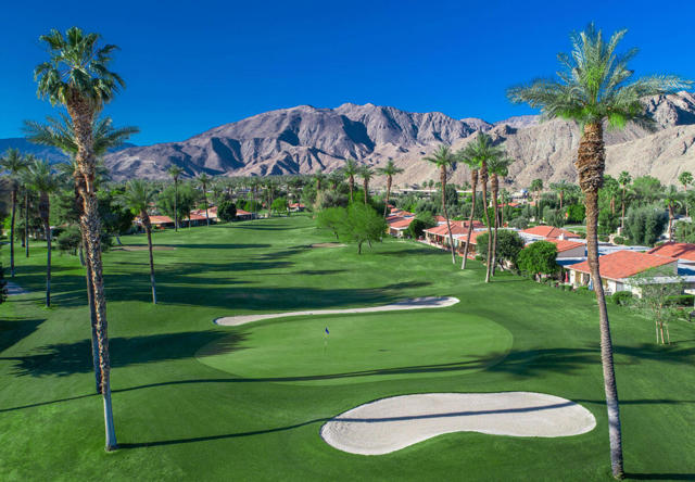 51 Sunrise Drive, Rancho Mirage CA: https://media.crmls.org/mediaz/351a9dfc-9d0f-4eae-8536-c5b10b10fdd0.jpg