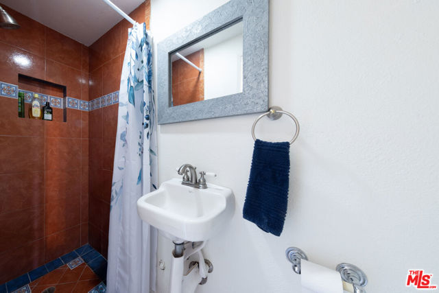 23901 Civic Center Way, Malibu CA: https://media.crmls.org/mediaz/351ab3cf-bad1-47fa-b5ed-3818fc07f510.jpg