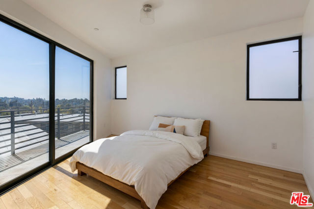 1403 Eagle Vista Drive, Los Angeles CA: https://media.crmls.org/mediaz/351b3478-bbb7-49df-9e3a-762a46f83c4f.jpg